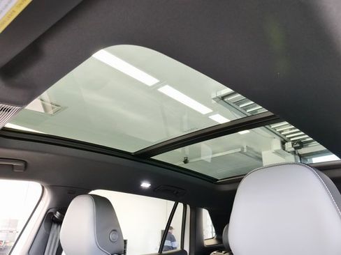 New 2026 Volkswagen Tiguan SE R-Line image 29