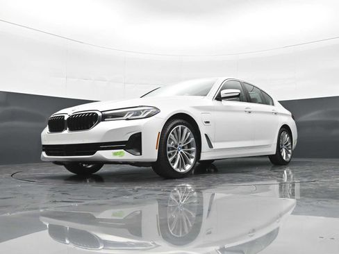 Used 2023 BMW 530e xDrive w/ Executive Package AWD/4WD image 25