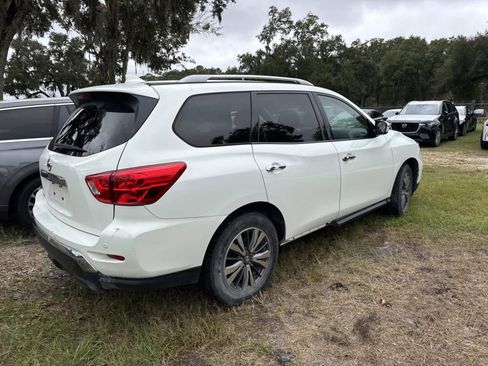 Used 2020 Nissan Pathfinder S image 3