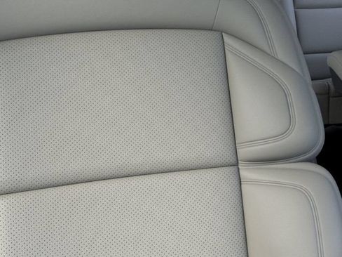 New 2026 Lincoln Navigator Premiere AWD/4WD image 16