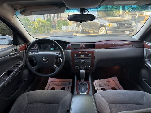 Used 2008 Chevrolet Impala LT FWD image 18