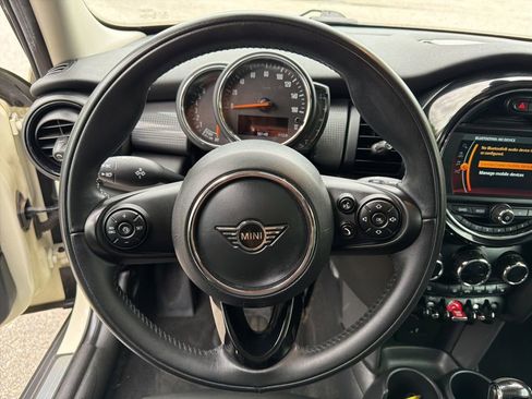 Used 2020 MINI Cooper 4-Door Hardtop w/ Storage Package FWD image 15