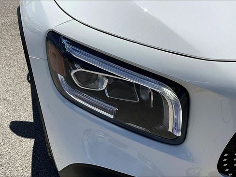 Used 2022 Mercedes-Benz GLB 250 4MATIC image 6