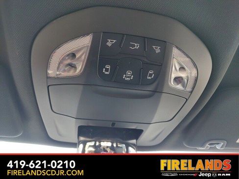 New 2026 Chrysler Pacifica Select w/ S Appearance Package image 21