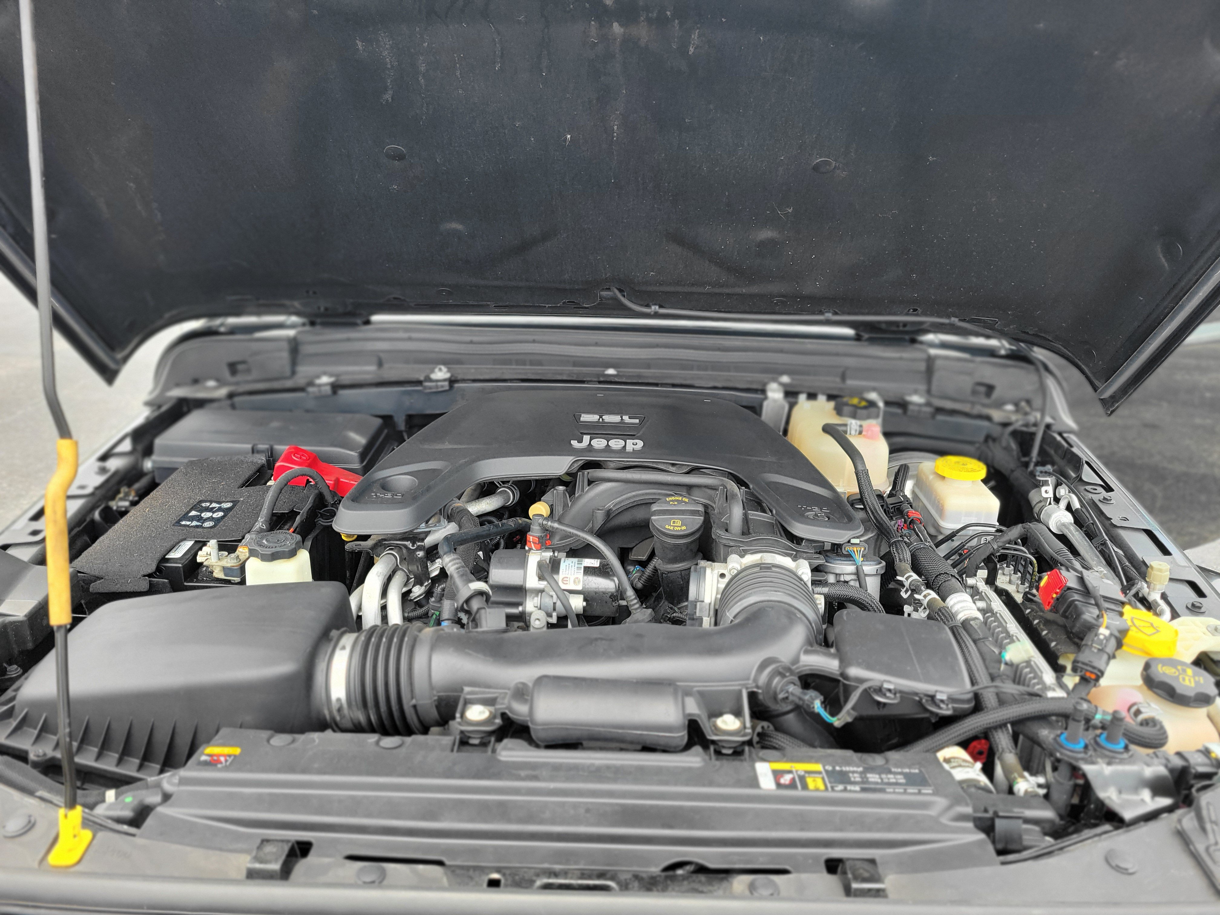 Used 2020 Jeep Wrangler Unlimited Sahara AWD/4WD image 14