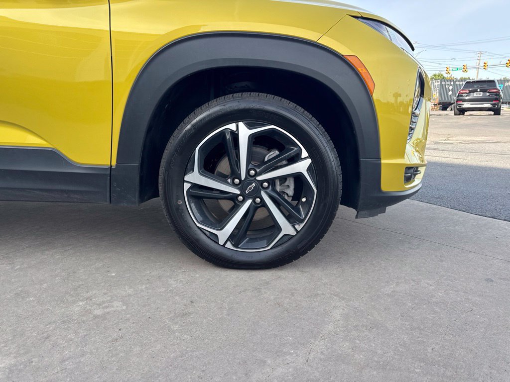 Used 2023 Chevrolet TrailBlazer RS w/ Sun and Liftgate Package AWD/4WD image 12
