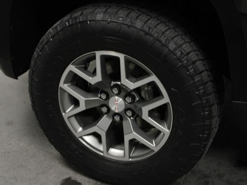 Used 2018 GMC Canyon All Terrain w/ All Terrain X Package AWD/4WD image 10