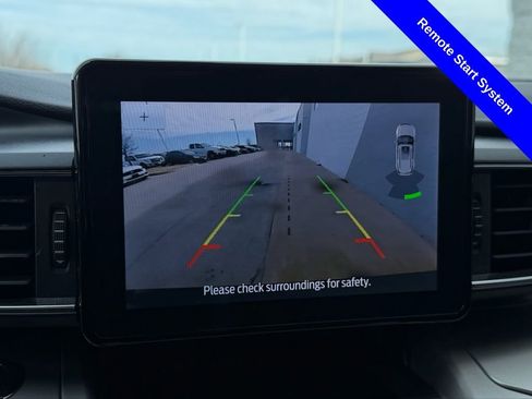 Used 2022 Ford Explorer XLT w/ Equipment Group 202A image 9