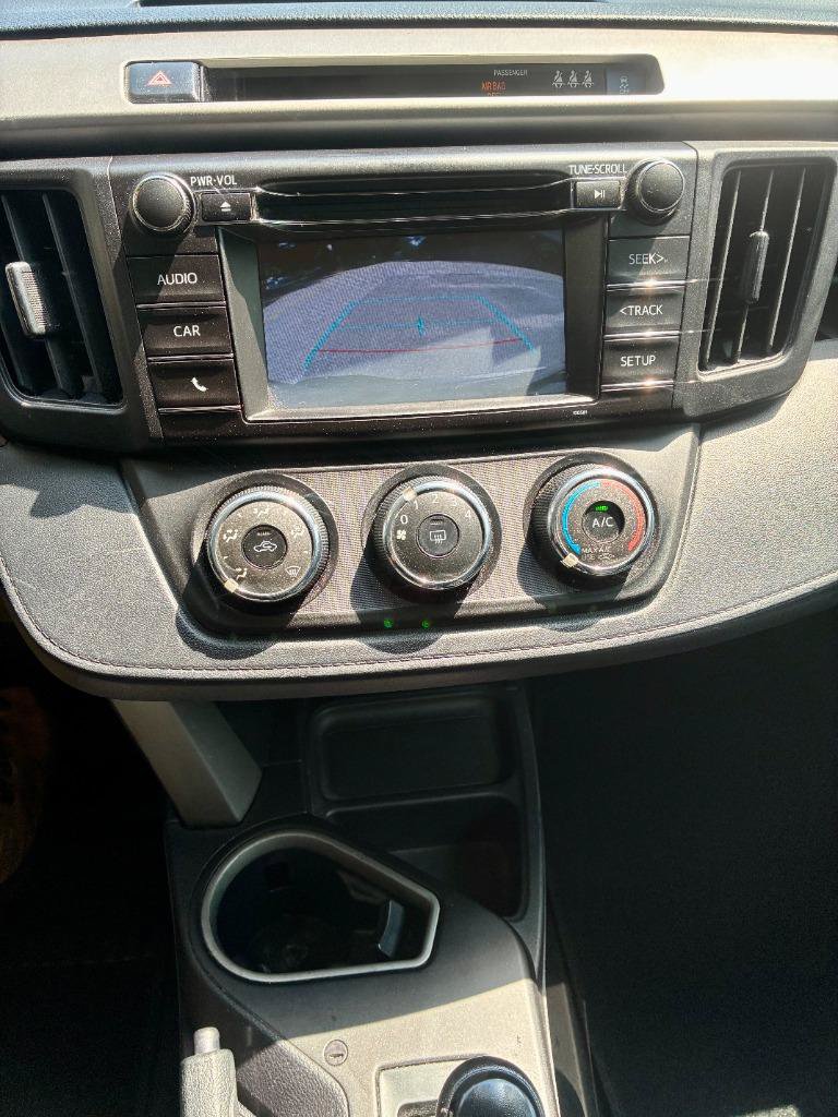 Used 2017 Toyota RAV4 LE FWD image 5