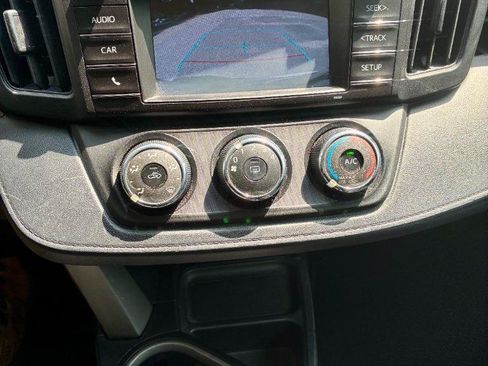 Used 2017 Toyota RAV4 LE FWD image 5