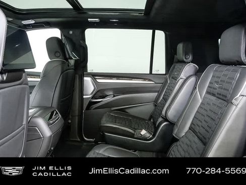 Used 2026 Cadillac Escalade ESV Platinum Sport w/ LPO, ONYX Package AWD/4WD image 18