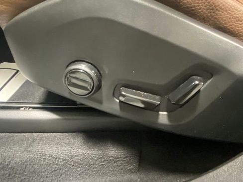 Certified 2025 Volvo XC90 B5 Plus AWD/4WD image 12