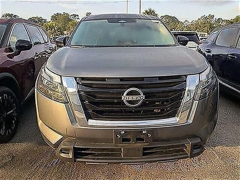 Used 2024 Nissan Pathfinder S FWD image 2