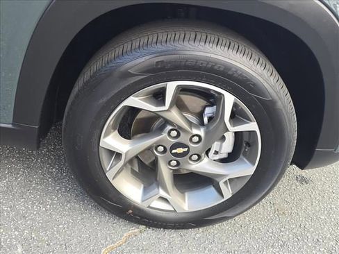 Certified 2025 Chevrolet Trax LT image 17