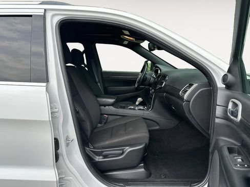 Used 2021 Jeep Grand Cherokee Laredo RWD image 16