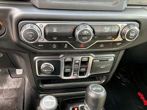 Used 2021 Jeep Wrangler Unlimited Sahara AWD/4WD image 32