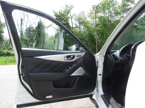 Used 2022 INFINITI Q50 Luxe w/ Cargo Package AWD/4WD image 9