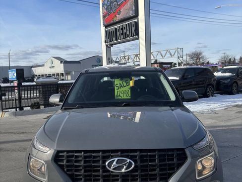 Used 2022 Hyundai Venue SE image 8