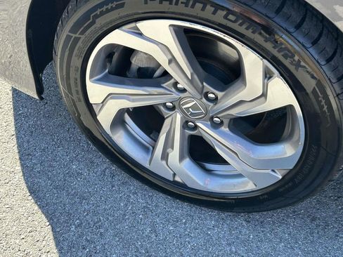 Used 2019 Honda Accord EX image 9