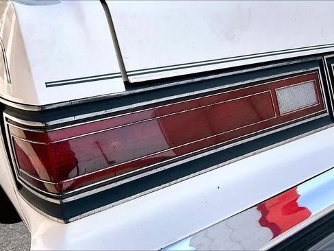 Used 1987 Chrysler Fifth Avenue RWD image 18