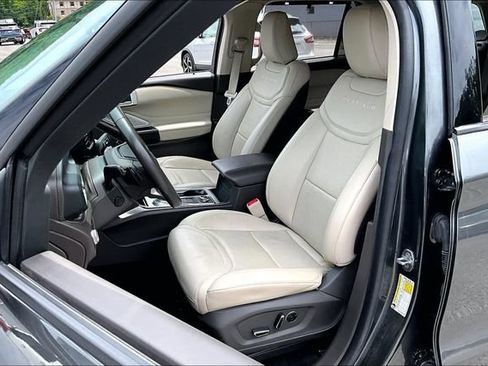 Used 2020 Ford Explorer Platinum w/ Premium Technology Package AWD/4WD image 27