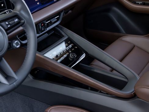 Certified 2026 Porsche Macan Electric RWD image 37