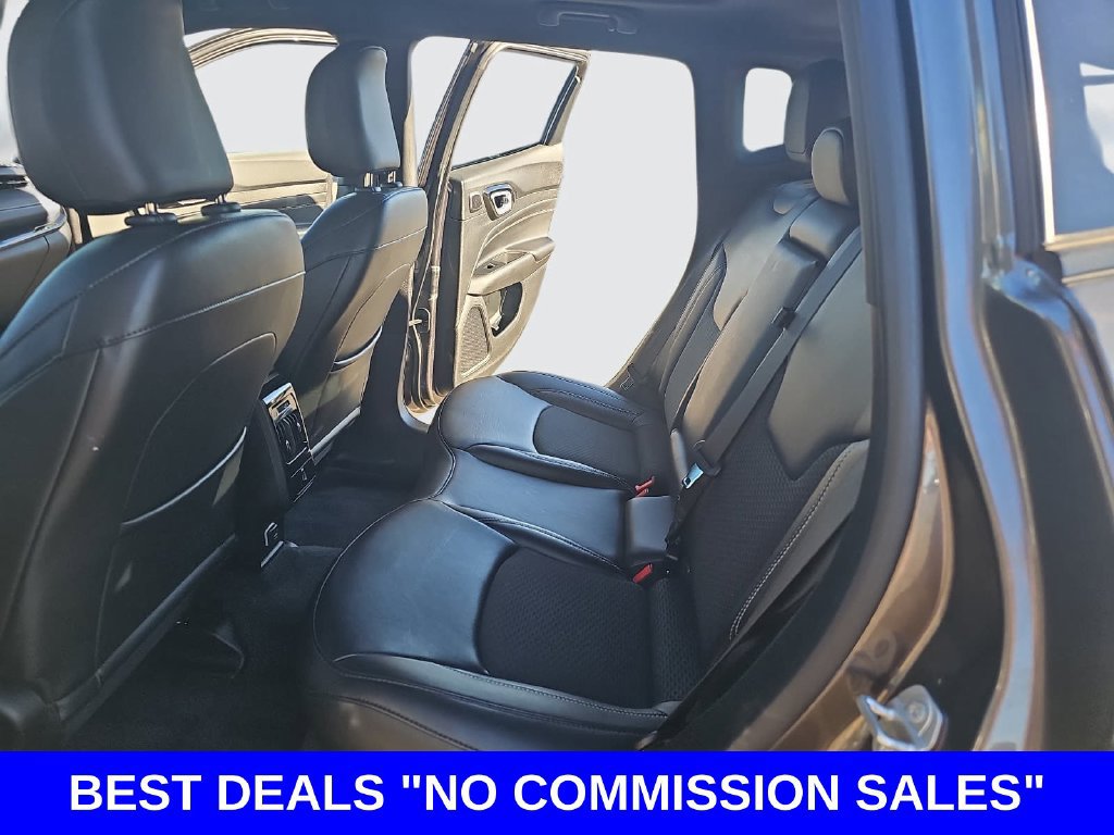 Used 2023 Jeep Compass Latitude w/ Sun and Sound Group AWD/4WD image 14
