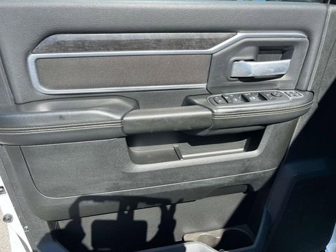 Used 2024 RAM 2500 Big Horn image 25