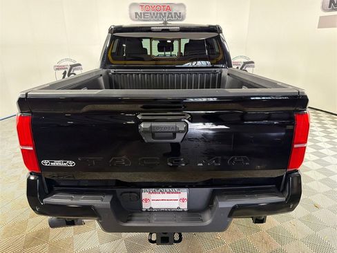 Used 2024 Toyota Tacoma TRD Off-Road image 5
