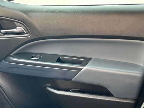 Used 2019 Chevrolet Colorado Z71 image 24