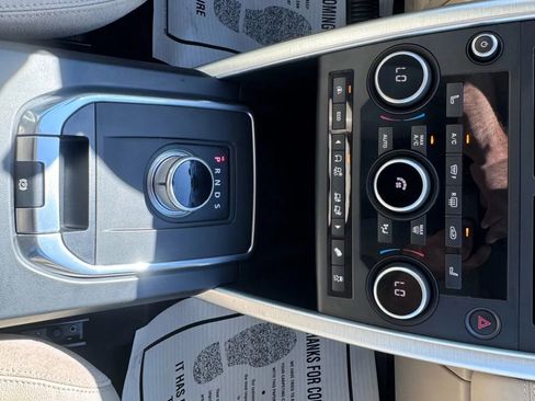 Used 2016 Land Rover Discovery Sport HSE image 25