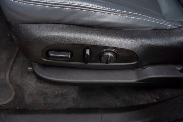 Used 2020 Buick Enclave Essence AWD/4WD image 17