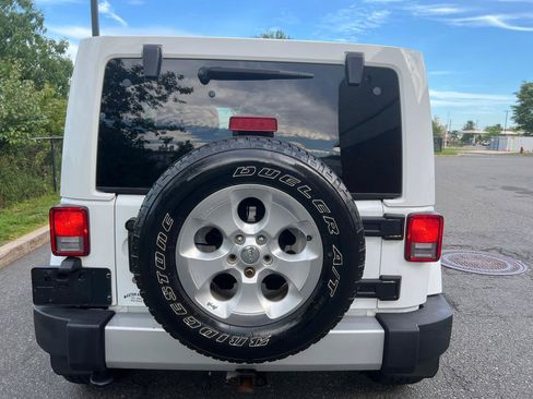 Used 2014 Jeep Wrangler Unlimited Sahara w/ Connectivity Group AWD/4WD image 6