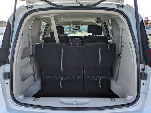 Used 2023 Chrysler Voyager LX image 11