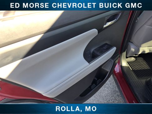 Used 2023 Toyota Highlander XLE image 16