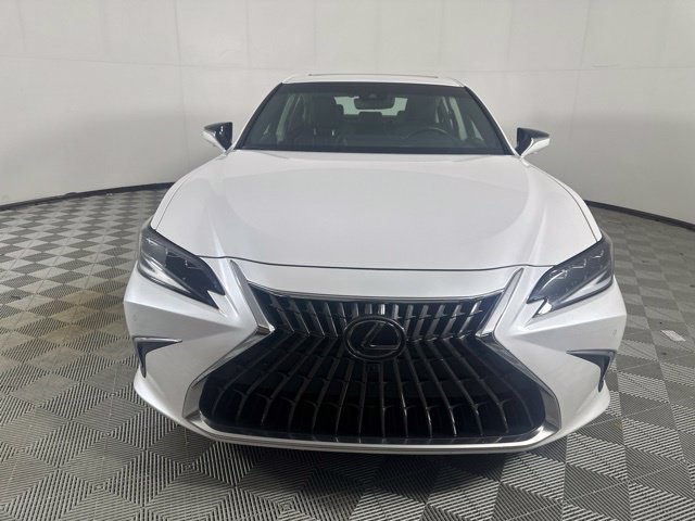 Used 2023 Lexus ES 300h Ultra Luxury FWD image 3