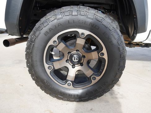 Used 2019 Toyota Tacoma TRD Off-Road image 11