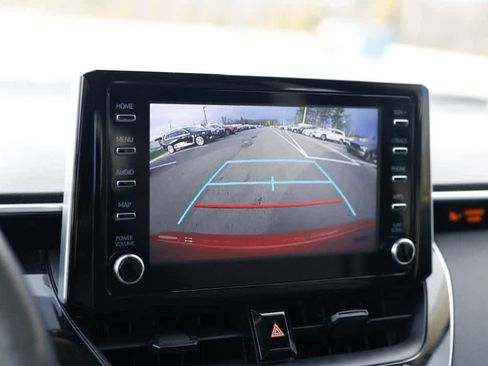 Used 2020 Toyota Corolla LE image 18