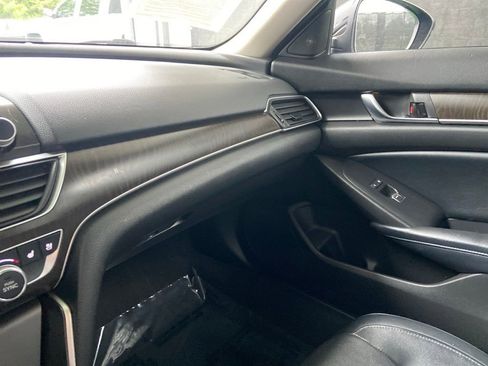 Used 2018 Honda Accord Touring image 27