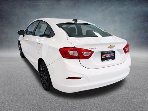 Used 2017 Chevrolet Cruze LS FWD image 8