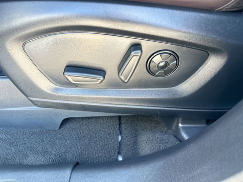 Used 2025 Ford Explorer Platinum w/ LUX Leather Package AWD/4WD image 12