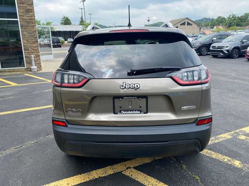 Used 2019 Jeep Cherokee Latitude Plus AWD/4WD image 12