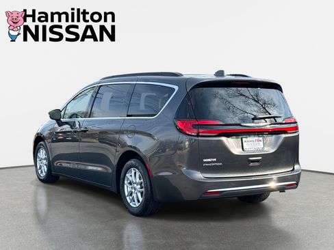 Used 2022 Chrysler Pacifica Touring-L image 4