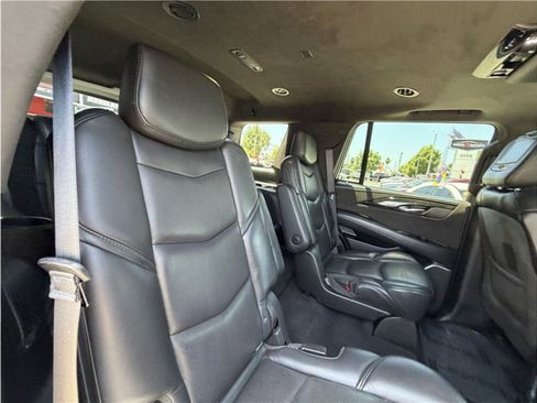 Used 2019 Cadillac Escalade Platinum AWD/4WD image 31