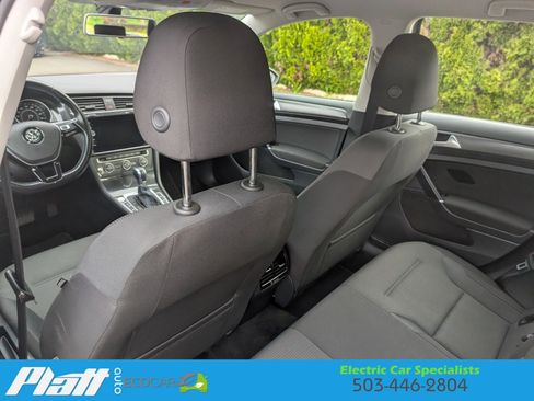 Used 2019 Volkswagen e-Golf SE w/ Driver Assistance Package image 31