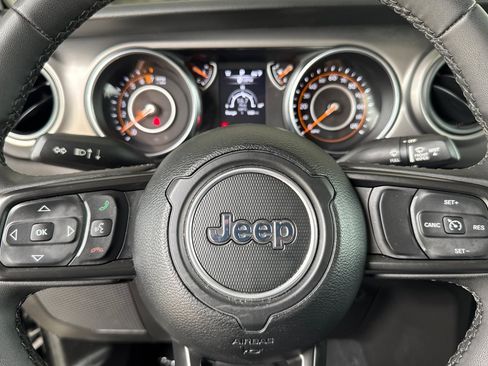 Used 2023 Jeep Gladiator Sport image 21