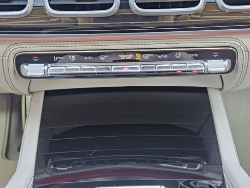 Certified 2024 Mercedes-Benz Maybach GLS 600 4MATIC image 19