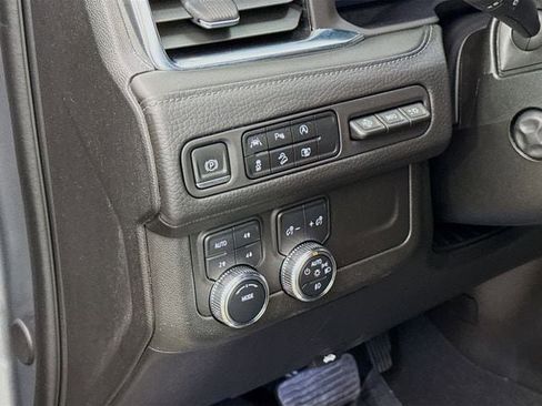 Used 2023 GMC Yukon XL Denali AWD/4WD image 11