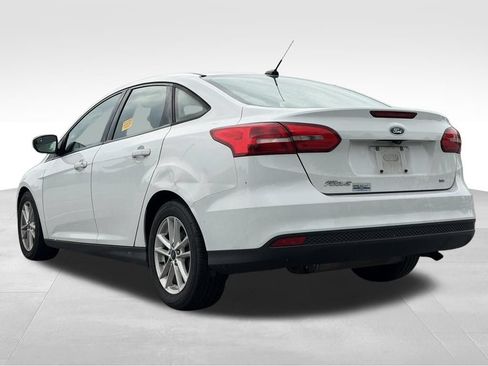 Used 2016 Ford Focus SE FWD image 4
