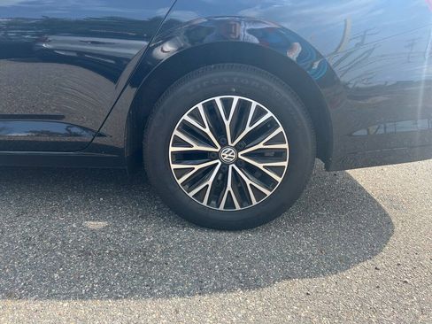 Used 2019 Volkswagen Jetta SE w/ Cold Weather Package FWD image 37